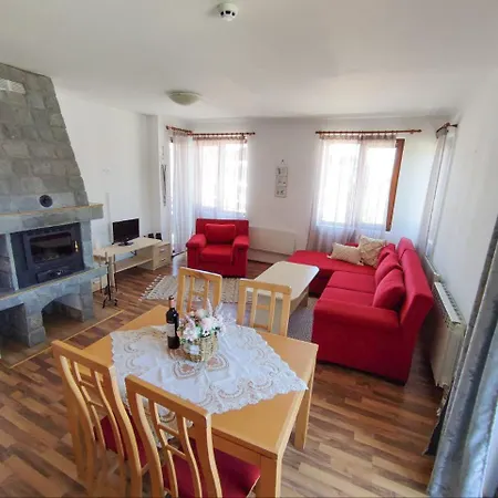 Pirin Heights 200m From Road Apartament