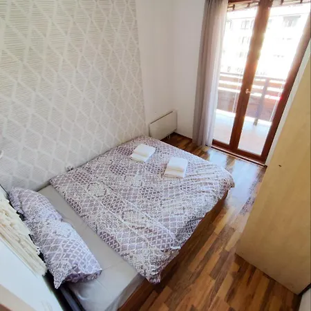 Pirin Heights 200m From Road Apartament