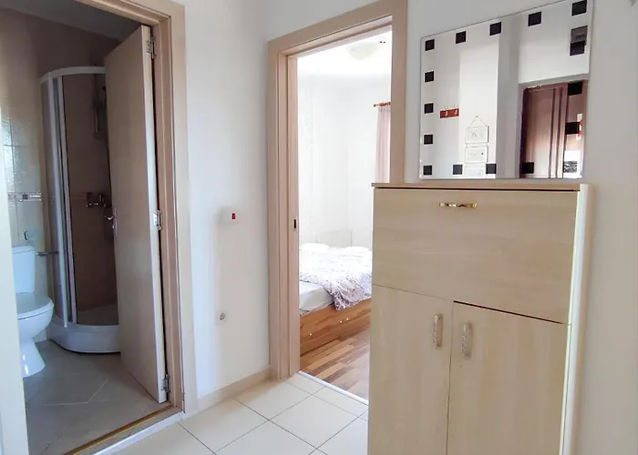 Pirin Heights 200m From Road Daire *